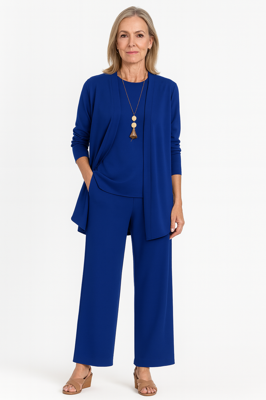 Elegant 3-piece set featuring a timeless design, perfect for versatile styling in any wardrobe. 6