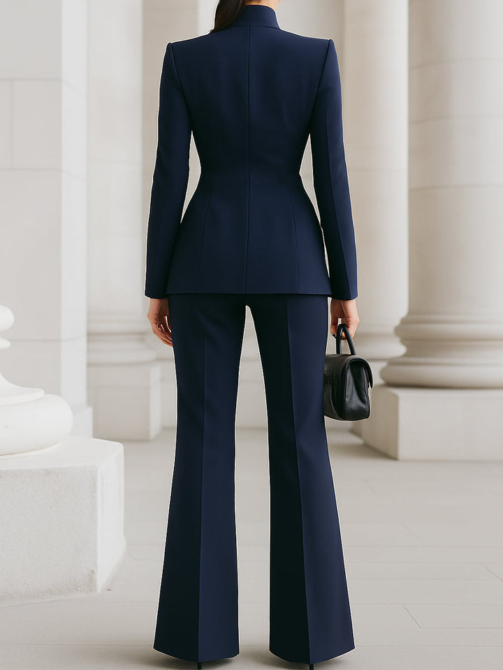 Elegant blazer and trouser suit set featuring a tailored fit and elongated silhouette, perfect for professional and formal occasions. 7