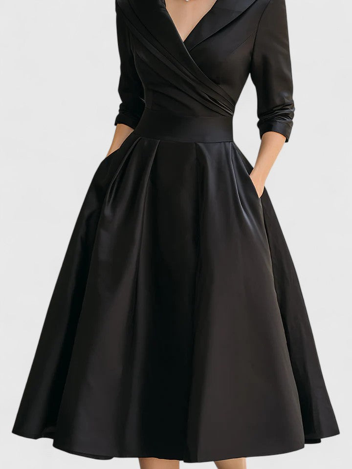 Elegant midi dress featuring discreet pockets, perfect for versatile styling and timeless fashion. 2