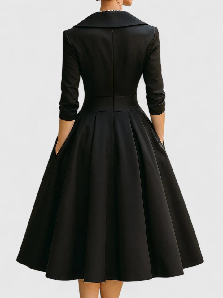 Elegant midi dress featuring discreet pockets, perfect for versatile styling and timeless fashion. 3