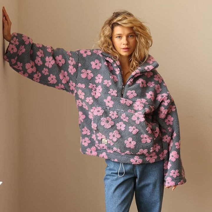 Floral teddy fleece jacket featuring an oversized retro daisy print and half zip closure, made from cozy sherpa fabric for ultimate comfort and style. 4