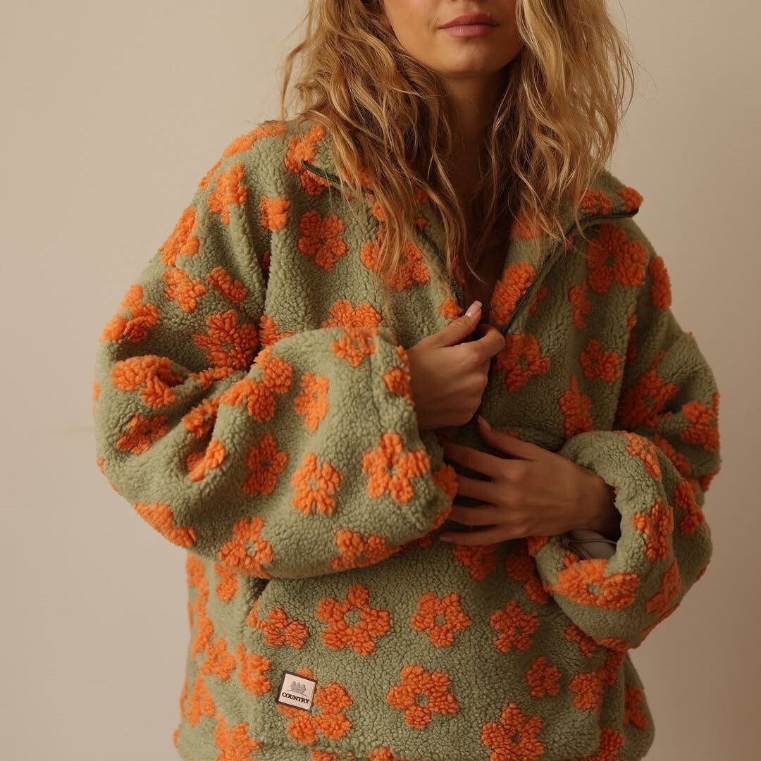 Floral teddy fleece jacket featuring an oversized retro daisy print and half zip closure, made from cozy sherpa fabric for ultimate comfort and style. 5