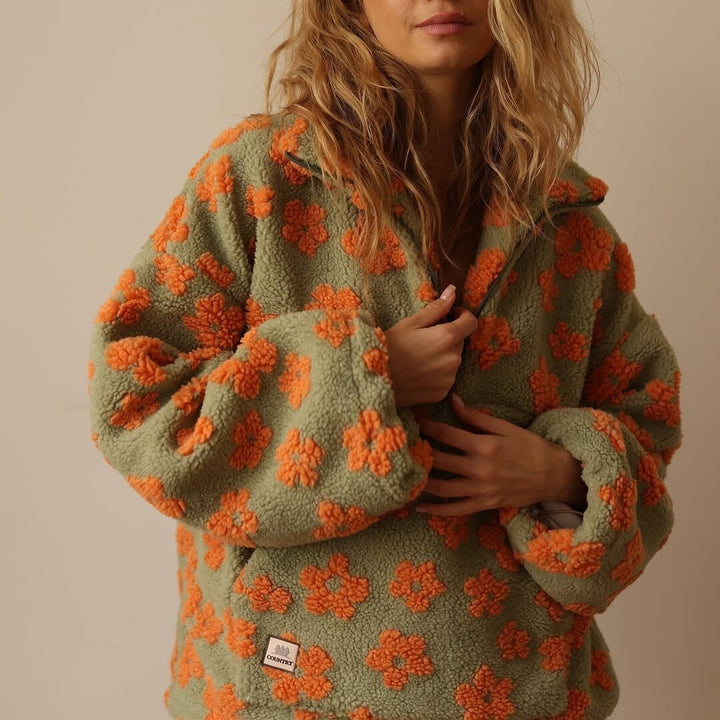 Floral teddy fleece jacket featuring an oversized retro daisy print and half zip closure, made from cozy sherpa fabric for ultimate comfort and style. 5