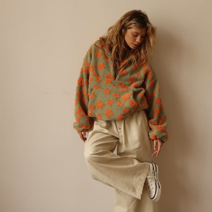 Floral teddy fleece jacket featuring an oversized retro daisy print and half zip closure, made from cozy sherpa fabric for ultimate comfort and style. 7