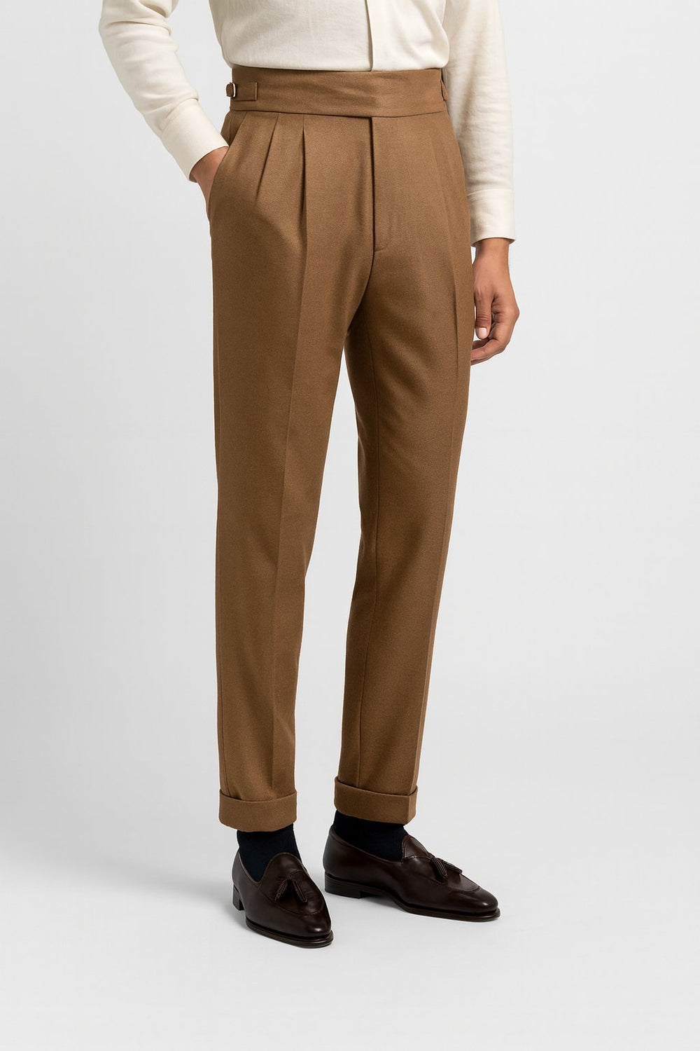 Men's high-waisted straight-leg pants featuring a comfortable drawstring waist and practical side pockets, made from a soft cotton blend. 1