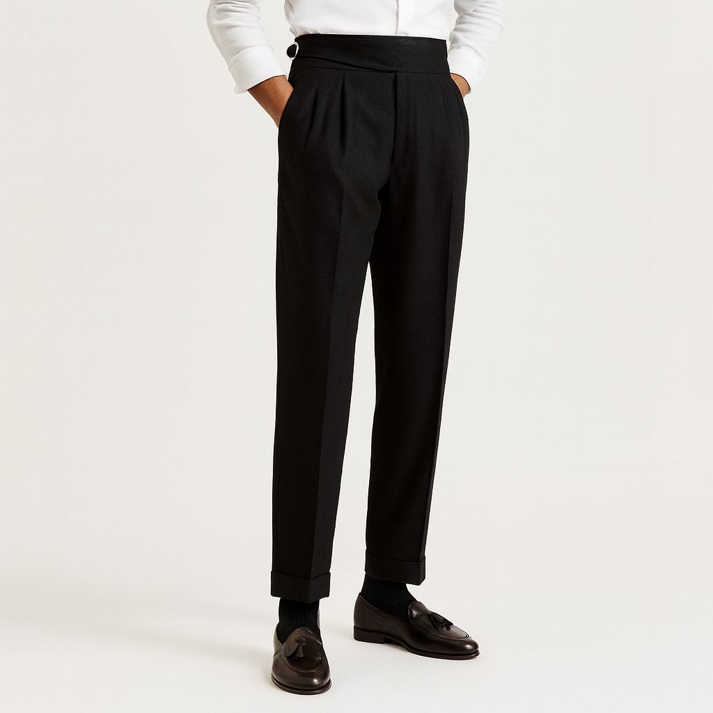 Men's high-waisted straight-leg pants featuring a comfortable drawstring waist and practical side pockets, made from a soft cotton blend. 2