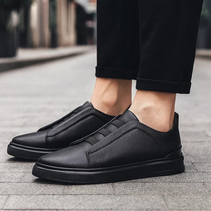Men's genuine leather sneakers featuring an elastic strap system, designed for slip-on convenience and everyday comfort, perfect for casual wear. 5