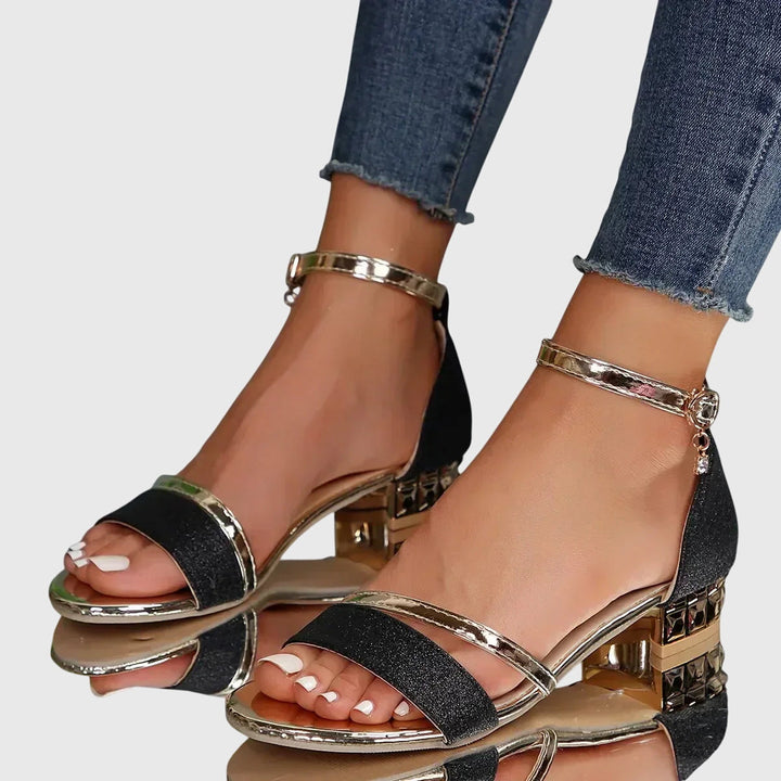 Orthopedic heeled sandals featuring adjustable closure and ergonomic insoles, designed for stylish comfort and everyday wear. 2