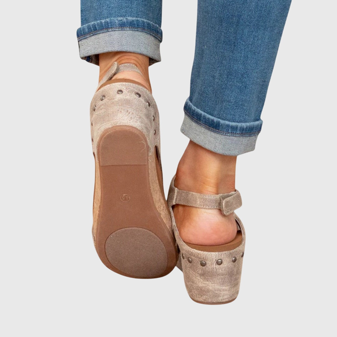 Orthopedic sandals featuring a cushioned insole, adjustable buckle, and lightweight wedge design, perfect for all-day comfort and support. 2