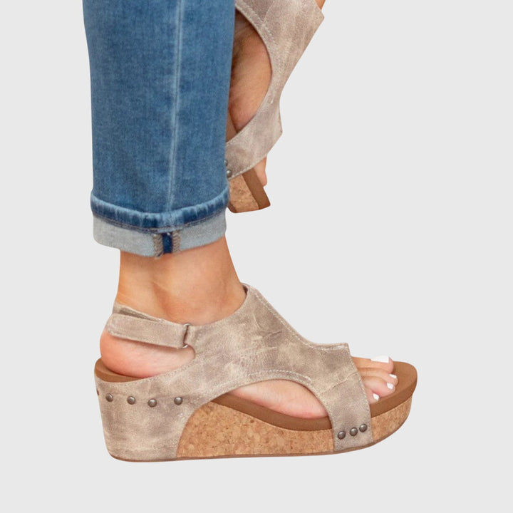 Orthopedic sandals featuring a cushioned insole, adjustable buckle, and lightweight wedge design, perfect for all-day comfort and support. 3