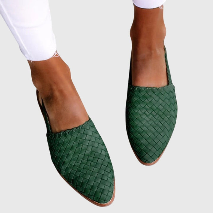 Orthopedic sandals featuring a three-arch support system designed for maximum comfort and pain relief, ideal for casual wear. 3