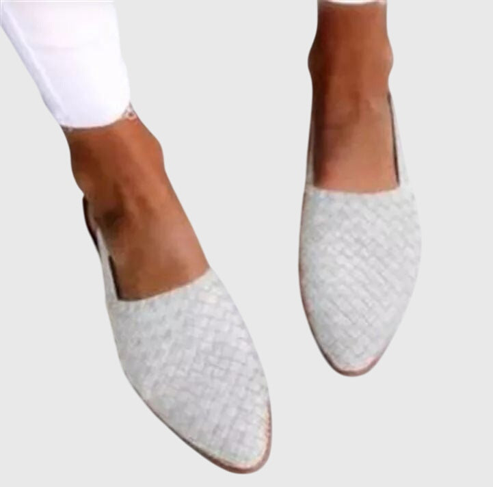 Orthopedic sandals featuring a three-arch support system designed for maximum comfort and pain relief, ideal for casual wear. 5