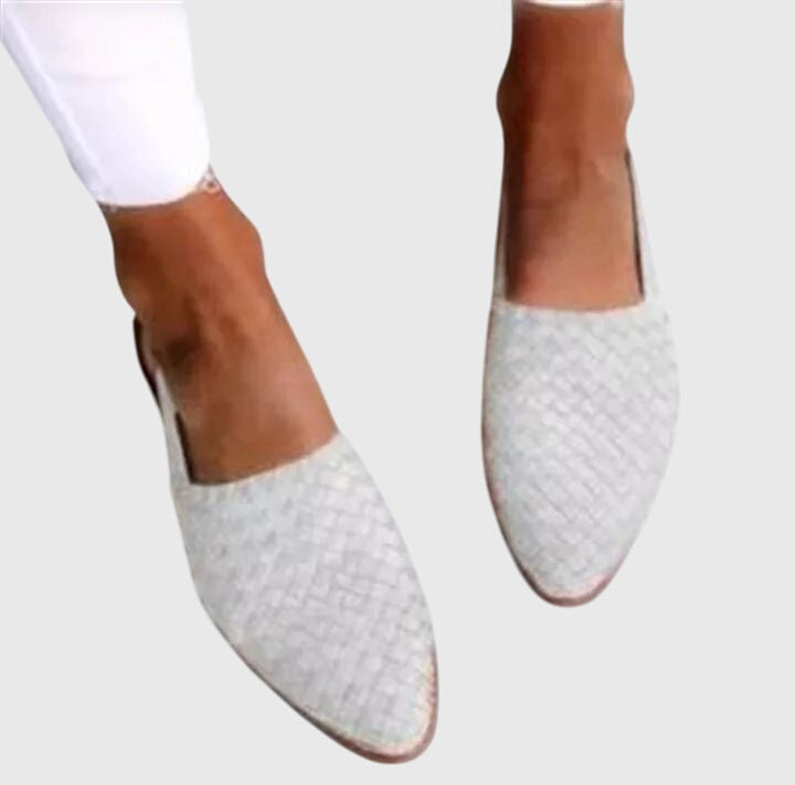 Orthopedic sandals featuring a three-arch support system designed for maximum comfort and pain relief, ideal for casual wear. 5