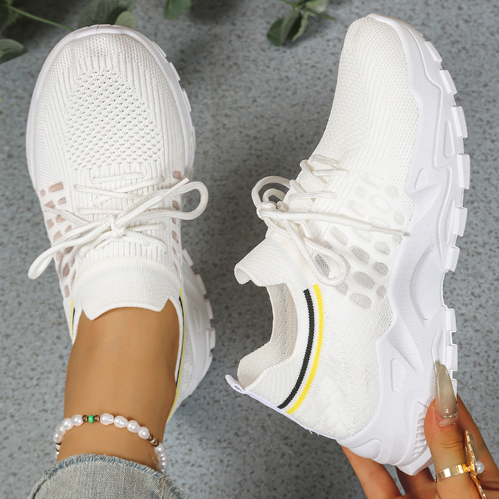 Orthopedic sneakers featuring arch support and shock-absorbing soles, designed with a wide toe box for enhanced comfort and stability. 2