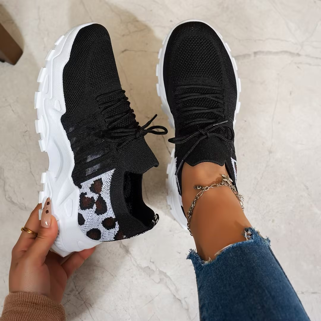 Orthopedic sneakers featuring arch support and shock-absorbing soles, designed with a wide toe box for enhanced comfort and stability. 9