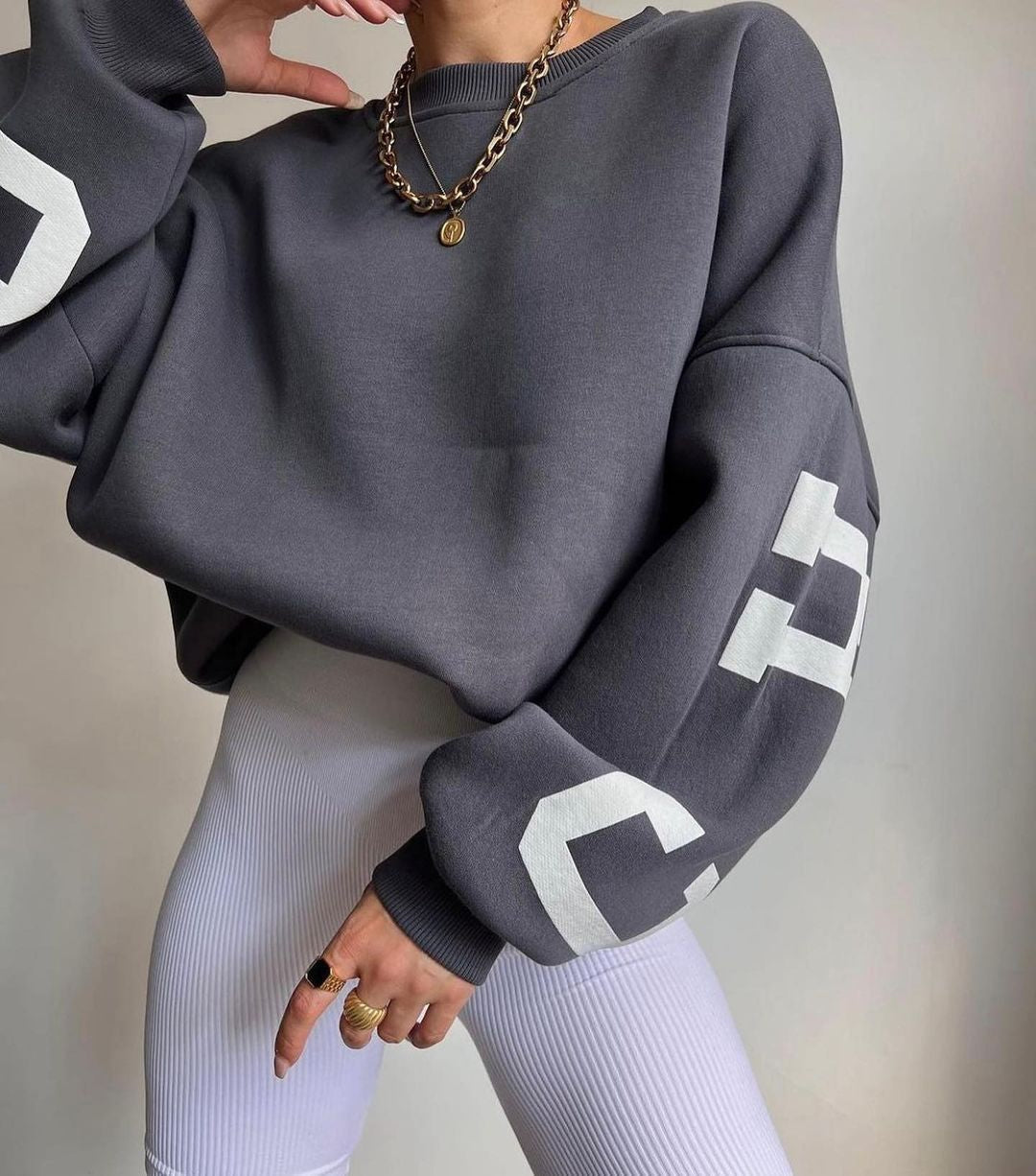 Oversized Sweaters for Women with Ultra-Soft Fabric and Elegant Round Neck – Cozy Casual Winter Style 3