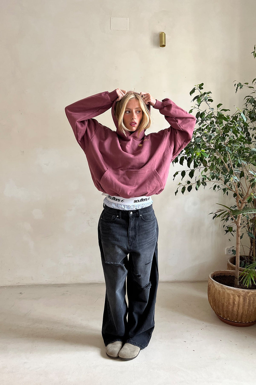 Relaxed Fit Hoodie in Luxurious Cotton Blend – Minimalist Timeless Design for Casual Wear 1