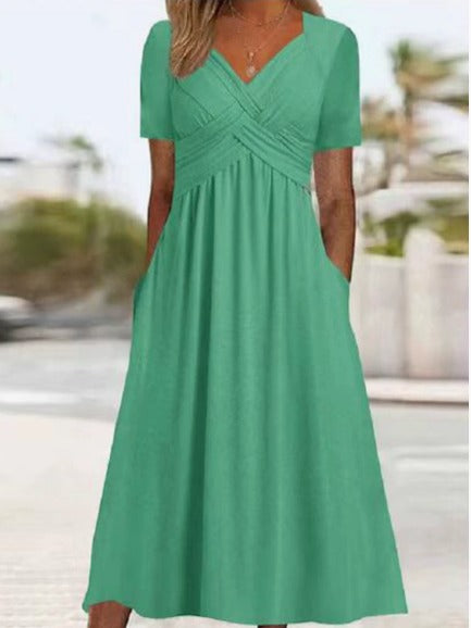 Elegant Midi Dress with Flattering Fit and Practical Side Pockets