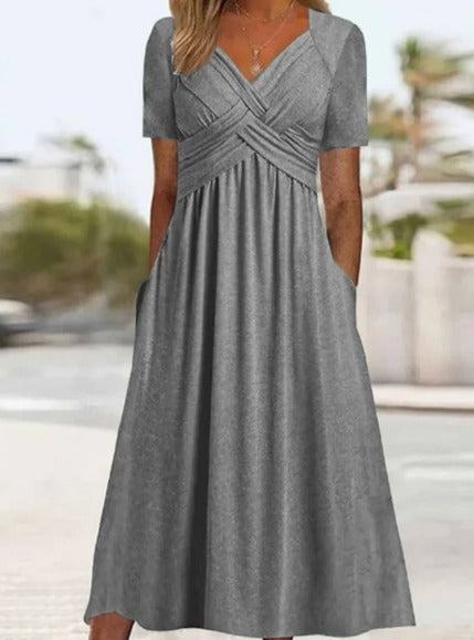 Elegant Midi Dress with Flattering Fit and Practical Side Pockets