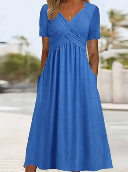 Elegant Midi Dress with Flattering Fit and Practical Side Pockets