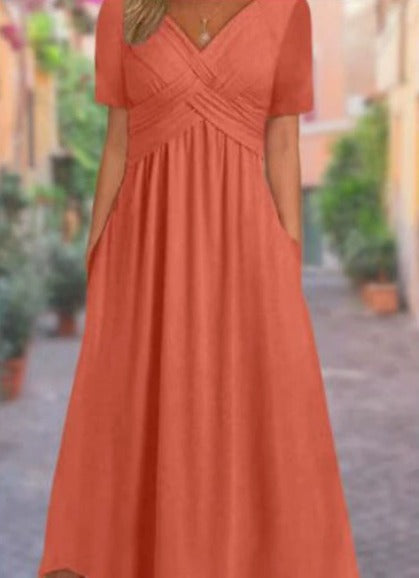 Elegant Midi Dress with Flattering Fit and Practical Side Pockets