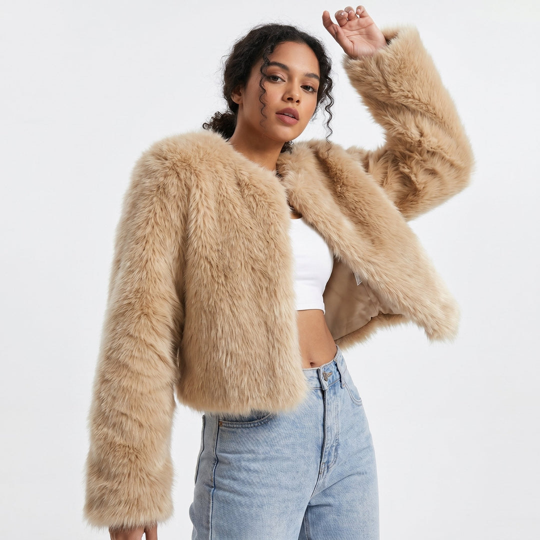 Women's cropped faux fur cardigan jacket featuring a soft texture and modern silhouette, perfect for stylish layering in cooler weather. 5