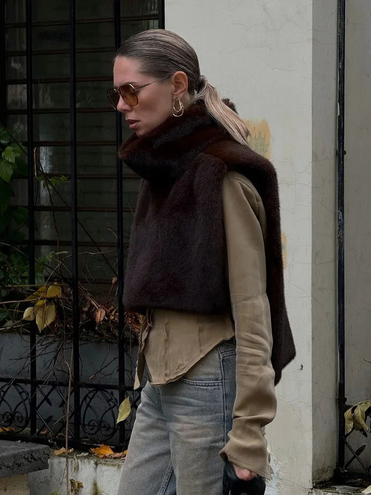 Women's Faux Fur Crop Vest with Turtleneck – Elegant Sleeveless Winter Layering Piece 1