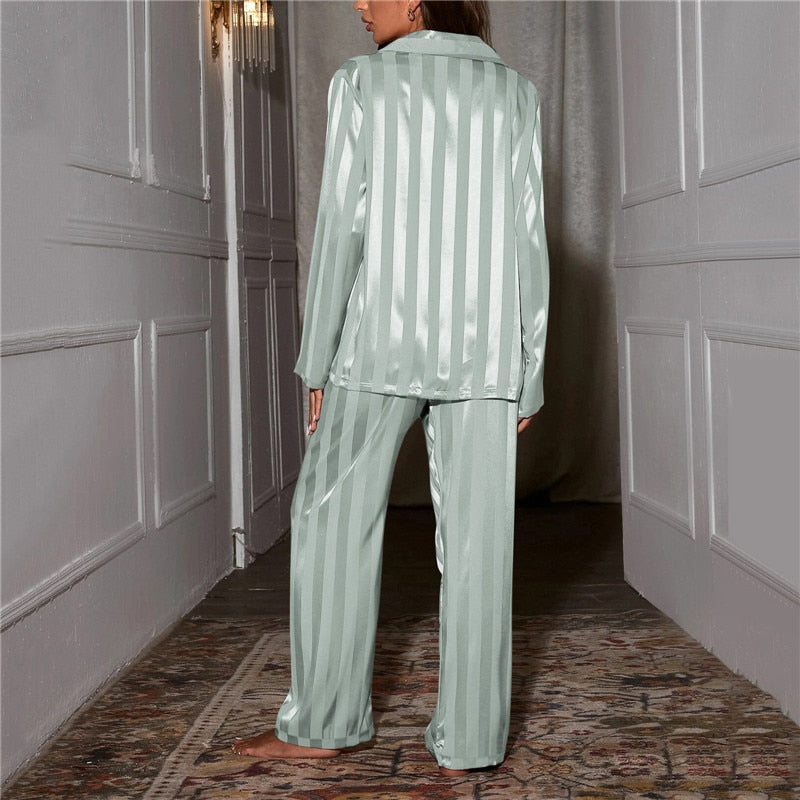 Women's Satin Pajama Set with Long Sleeves – Elegant Sleepwear for Comfortable Nights 4
