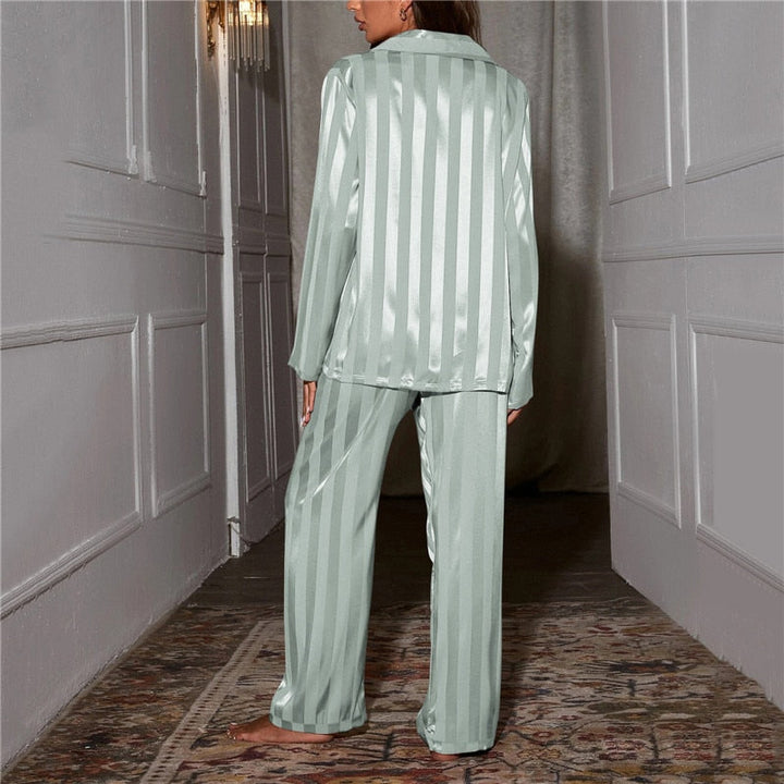 Women's Satin Pajama Set with Long Sleeves – Elegant Sleepwear for Comfortable Nights 4