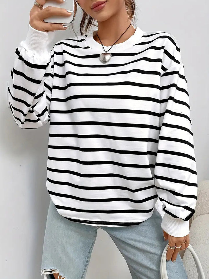 Women's Striped Sweatshirt with Comfortable Fit – Nautical Style Oversized Sweatshirt in Black/White and Blue/White 0