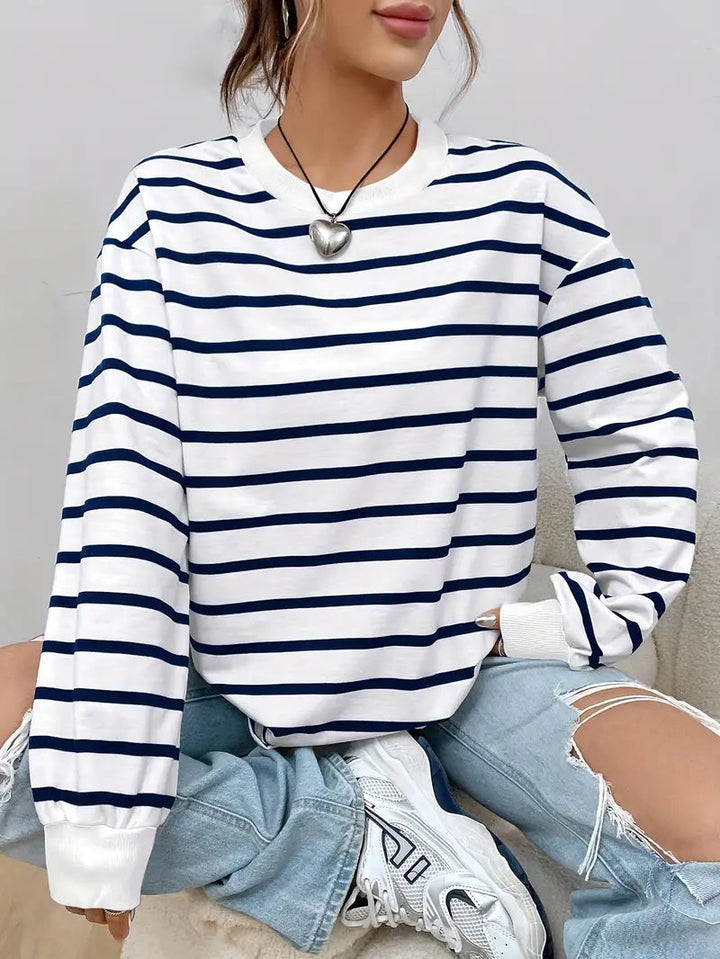 Women's Striped Sweatshirt with Comfortable Fit – Nautical Style Oversized Sweatshirt in Black/White and Blue/White 3
