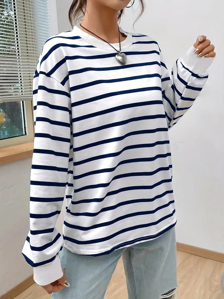Women's Striped Sweatshirt with Comfortable Fit – Nautical Style Oversized Sweatshirt in Black/White and Blue/White 4