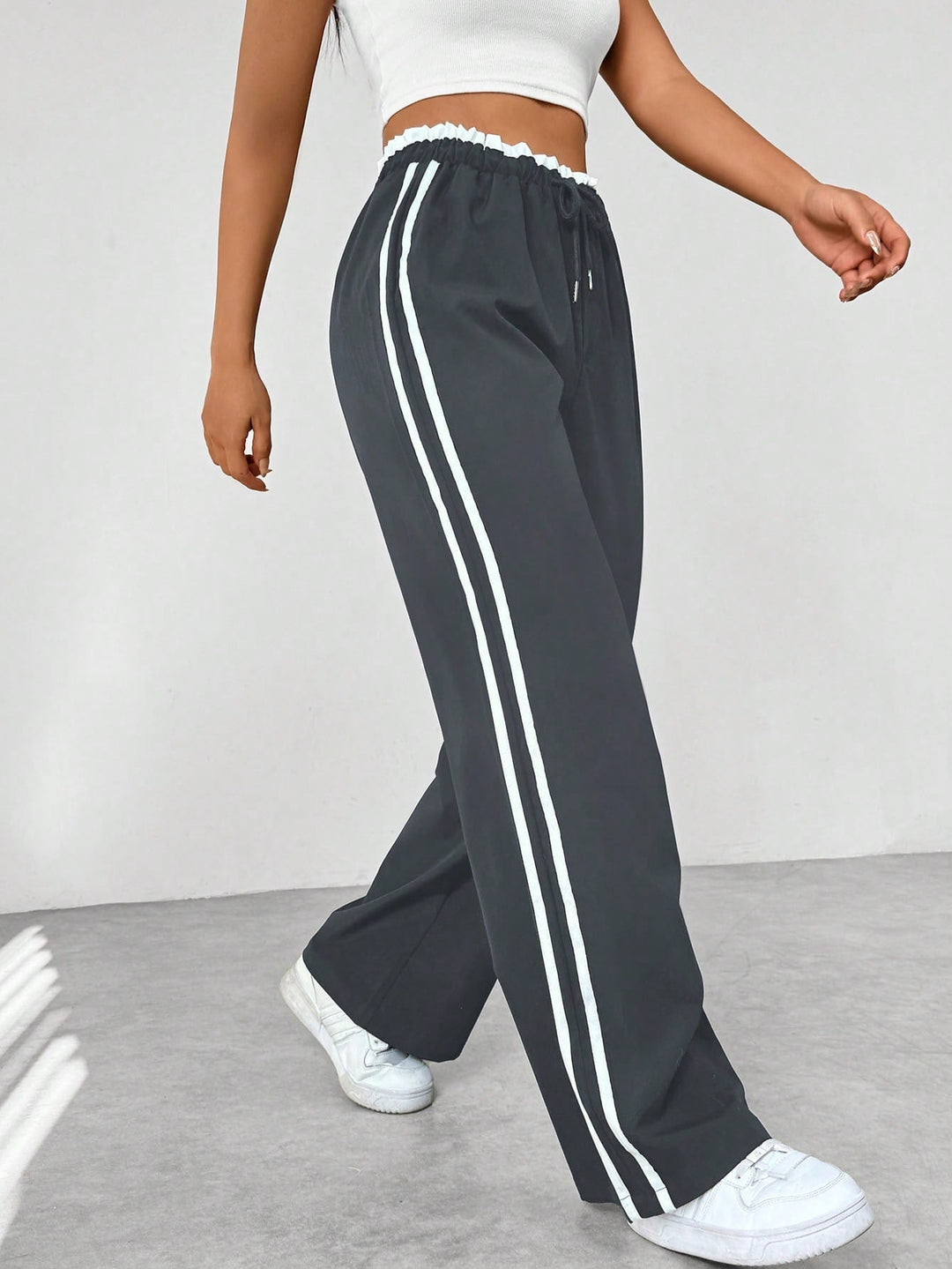 Women's Wide-Leg Trousers with Sporty Side Stripes – Airy and Comfortable Fit 3